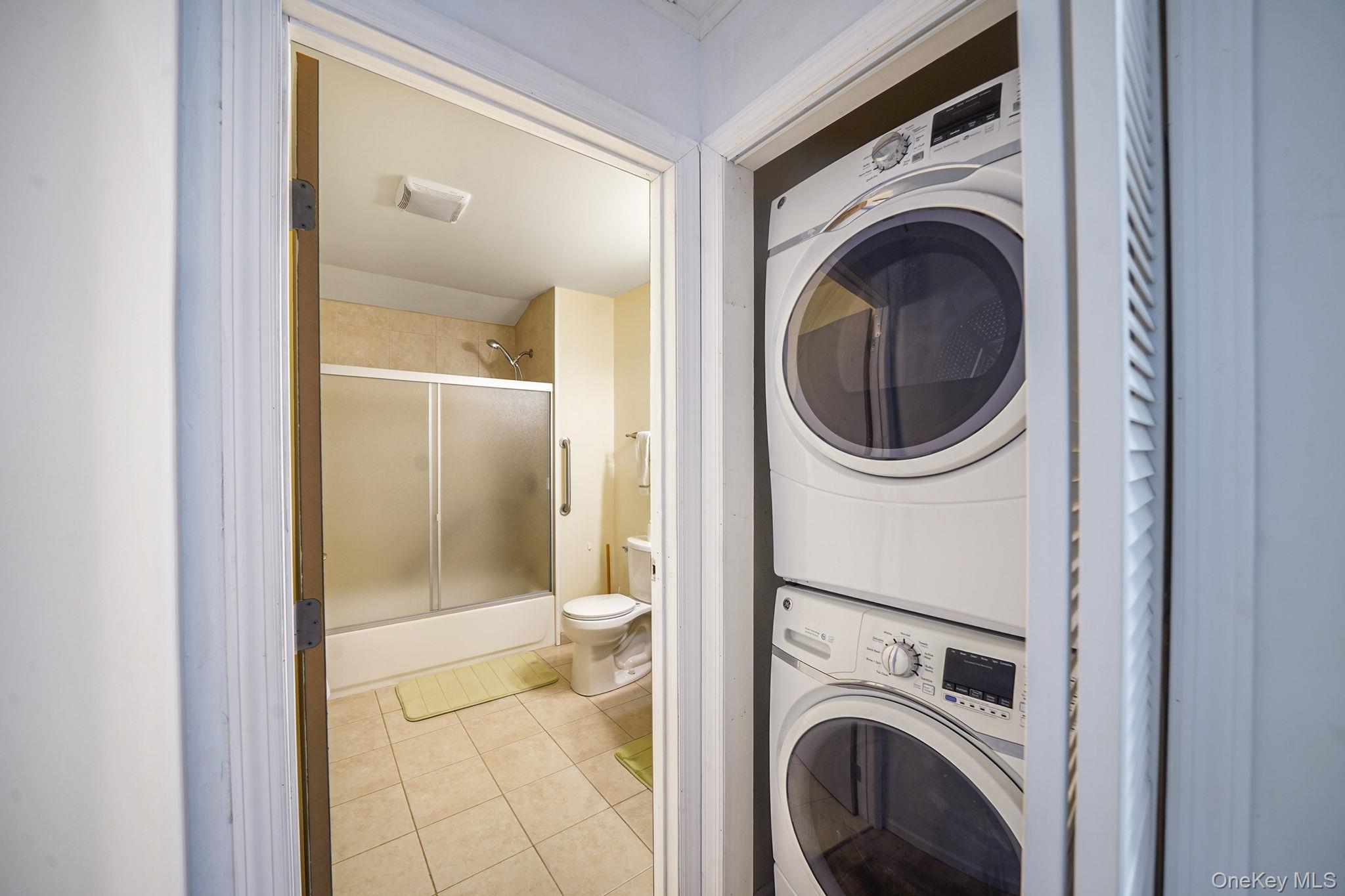 121 Foxdale Lane, Port Jefferson, NY 11777