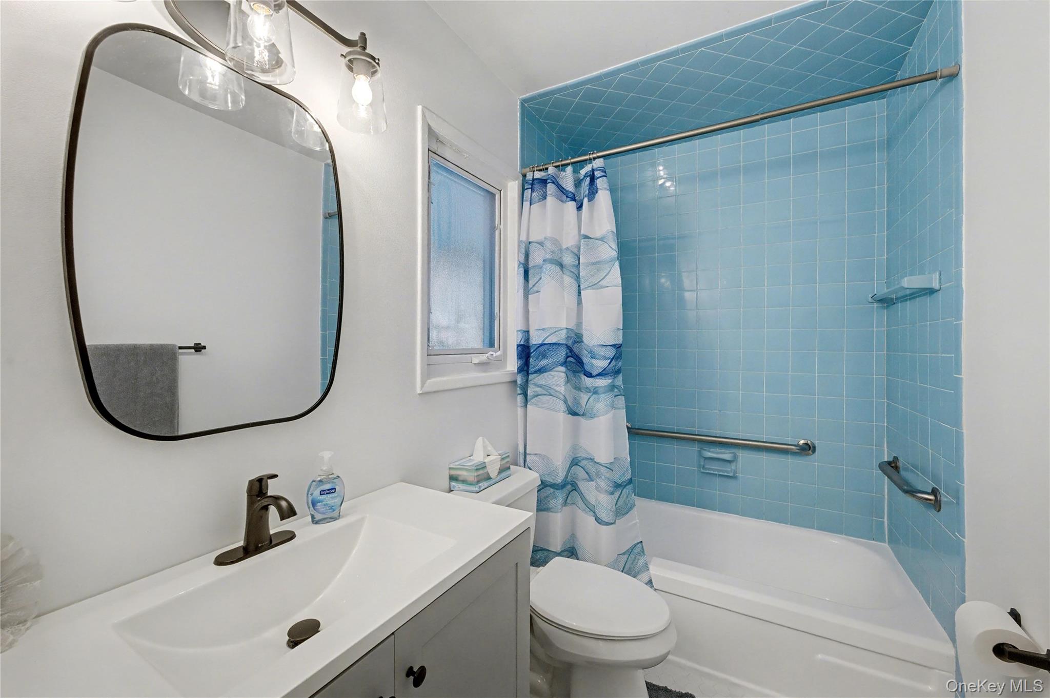 38 Park Drive E, Syosset, NY 11791