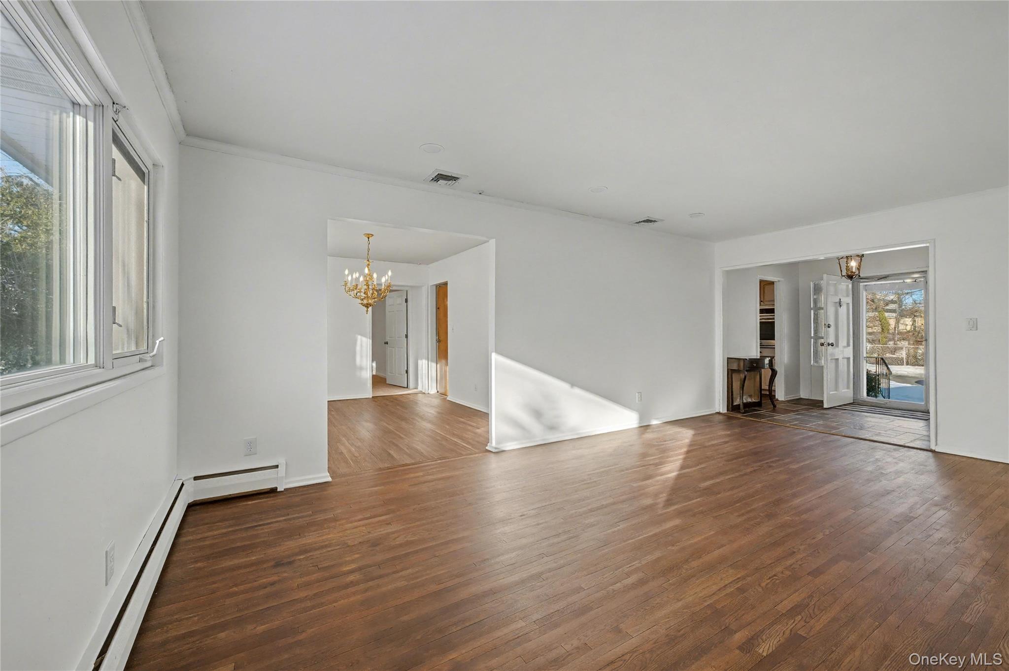 38 Park Drive E, Syosset, NY 11791