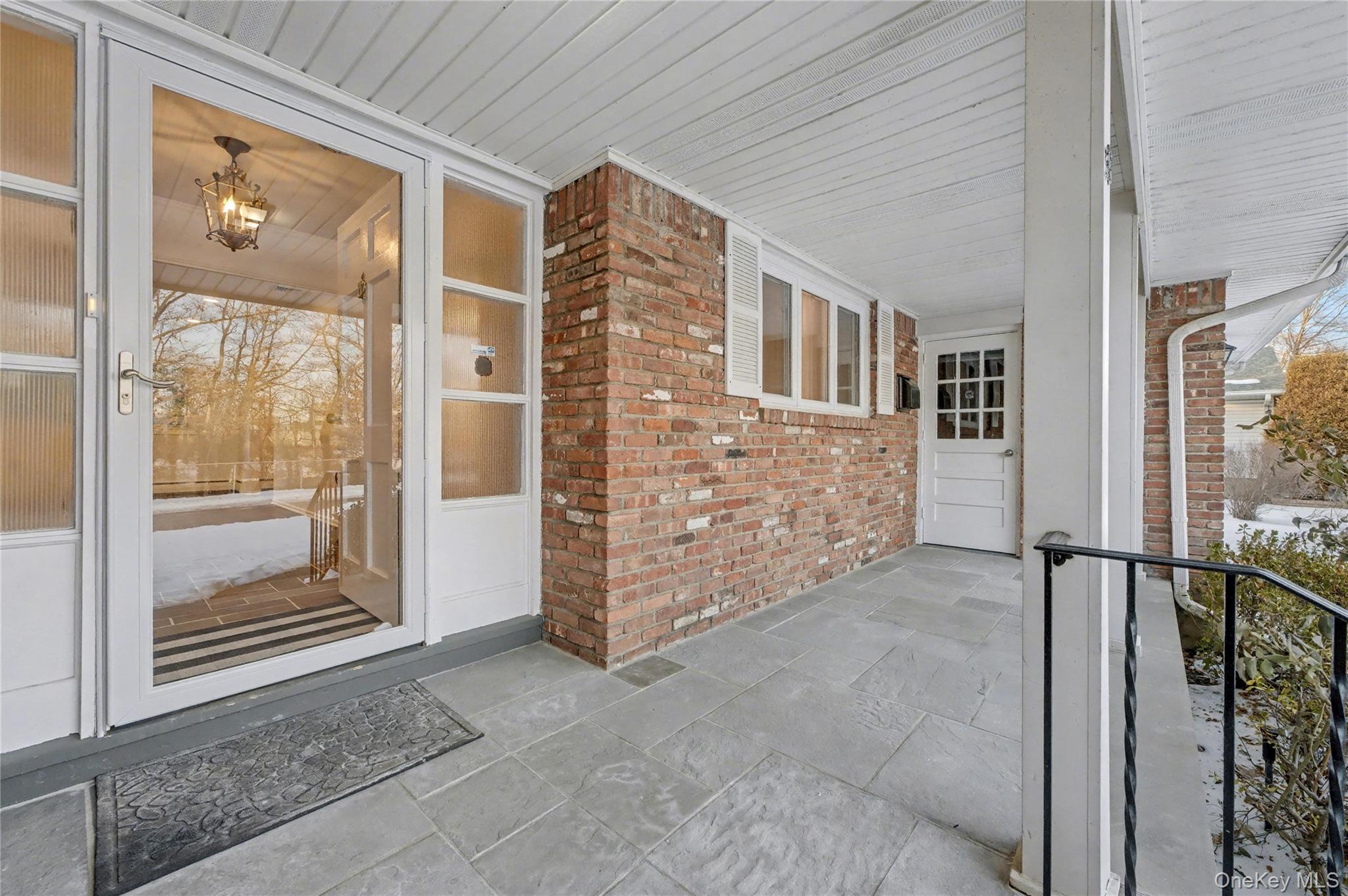 38 Park Drive E, Syosset, NY 11791