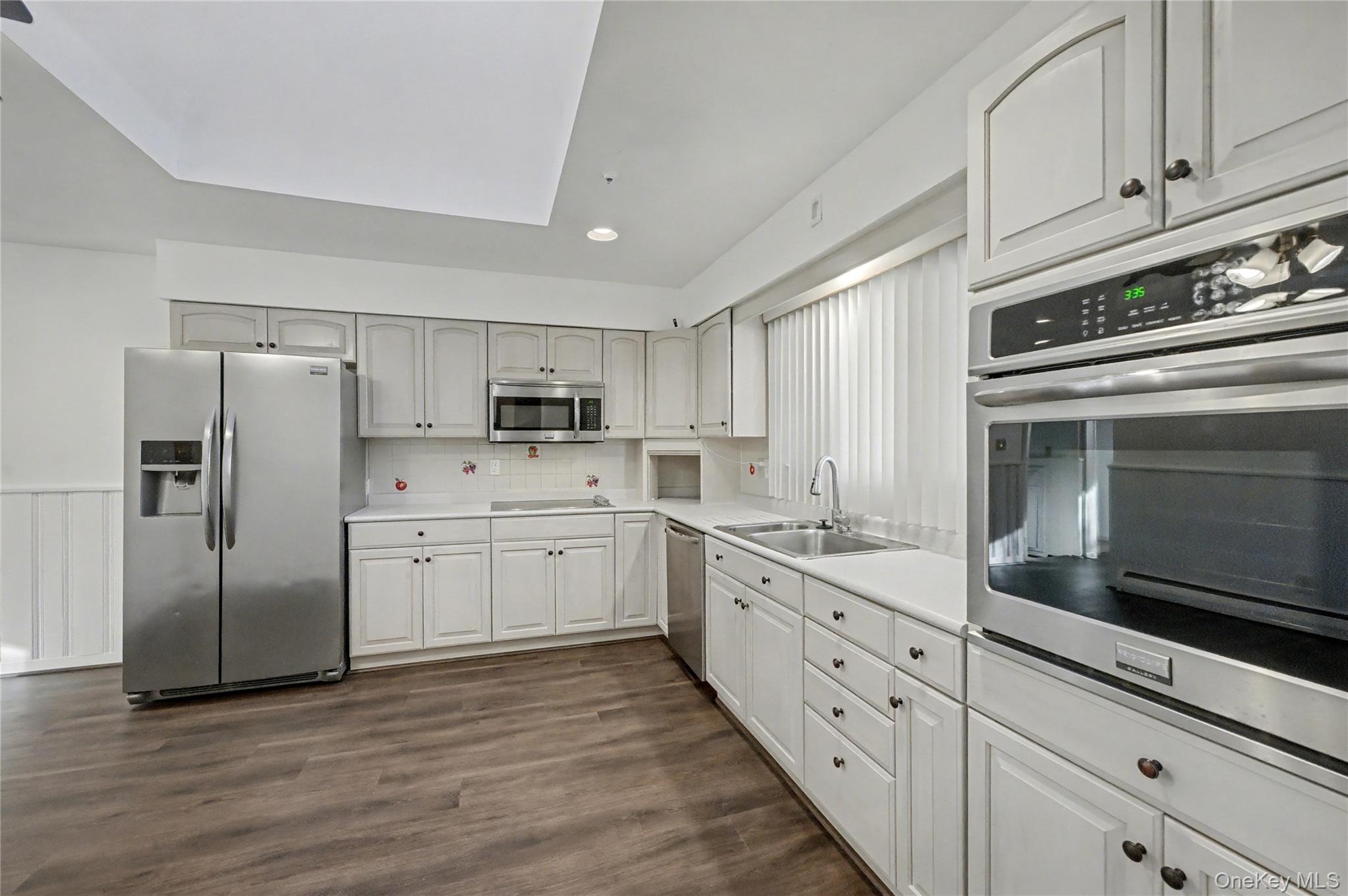 38 Park Drive E, Syosset, NY 11791