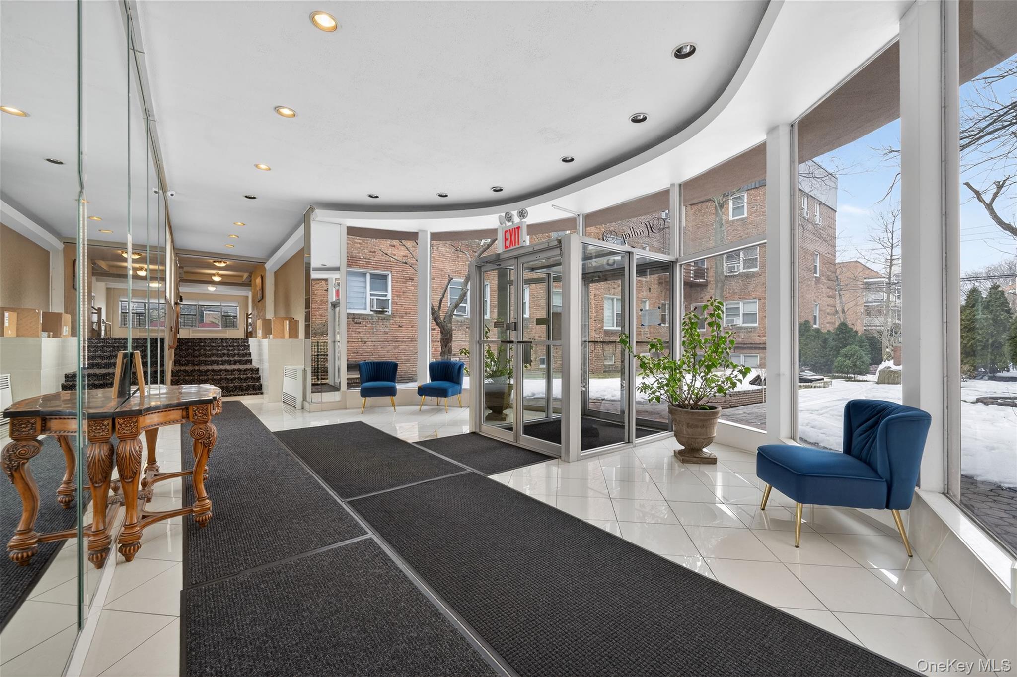 8 Wooleys Lane # Apt B12, Great Neck, NY 11023