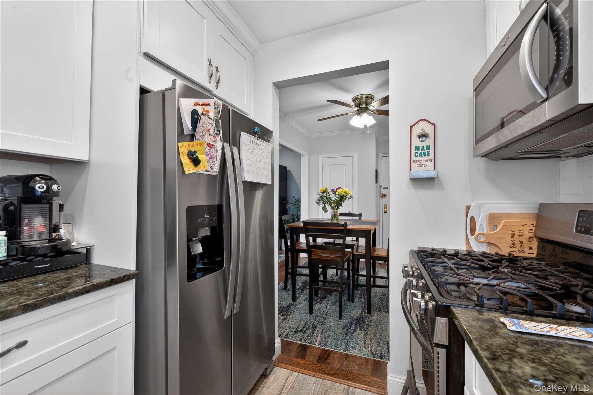 8 Wooleys Lane # Apt B12, Great Neck, NY 11023