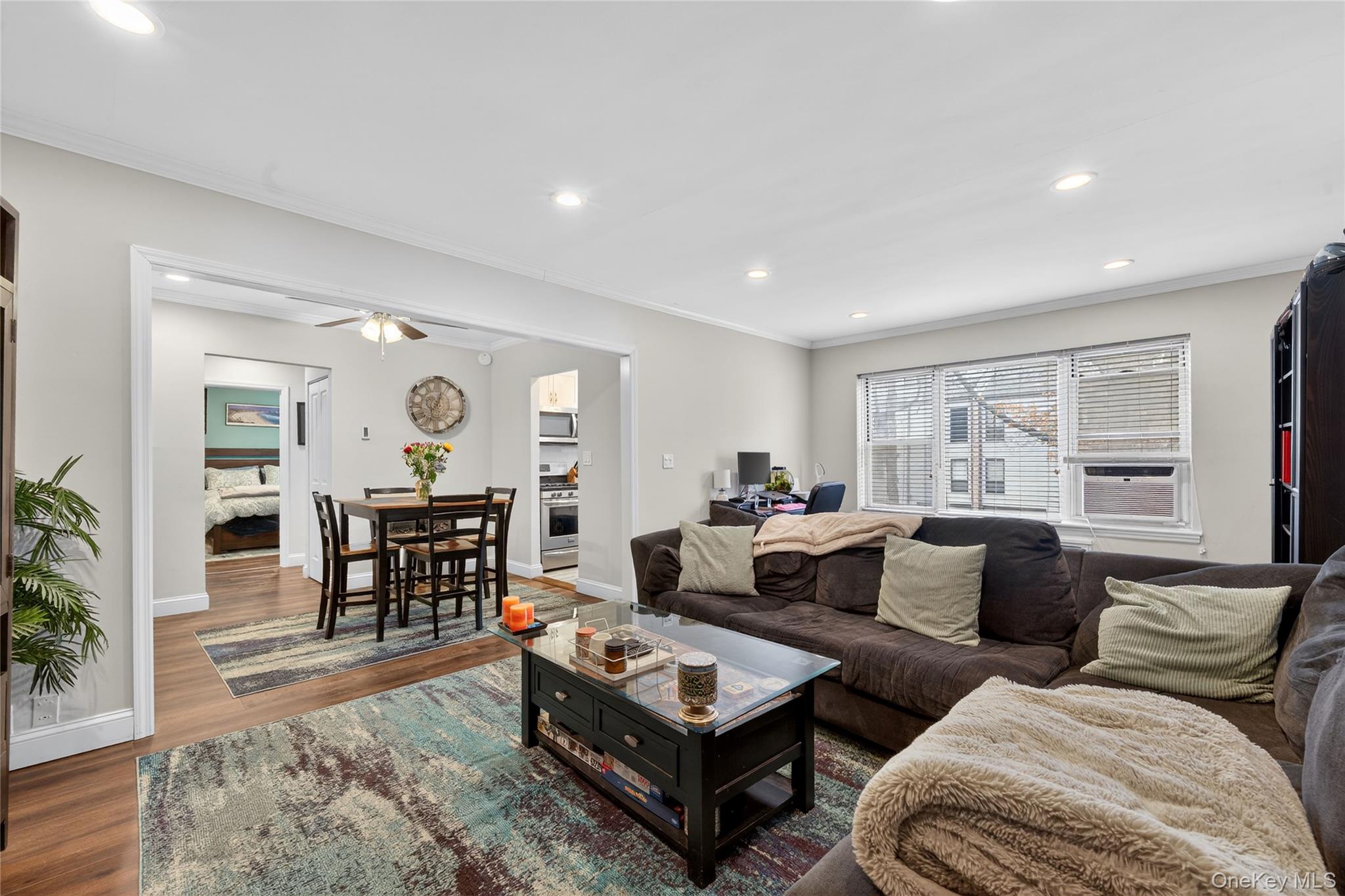 8 Wooleys Lane # Apt B12, Great Neck, NY 11023