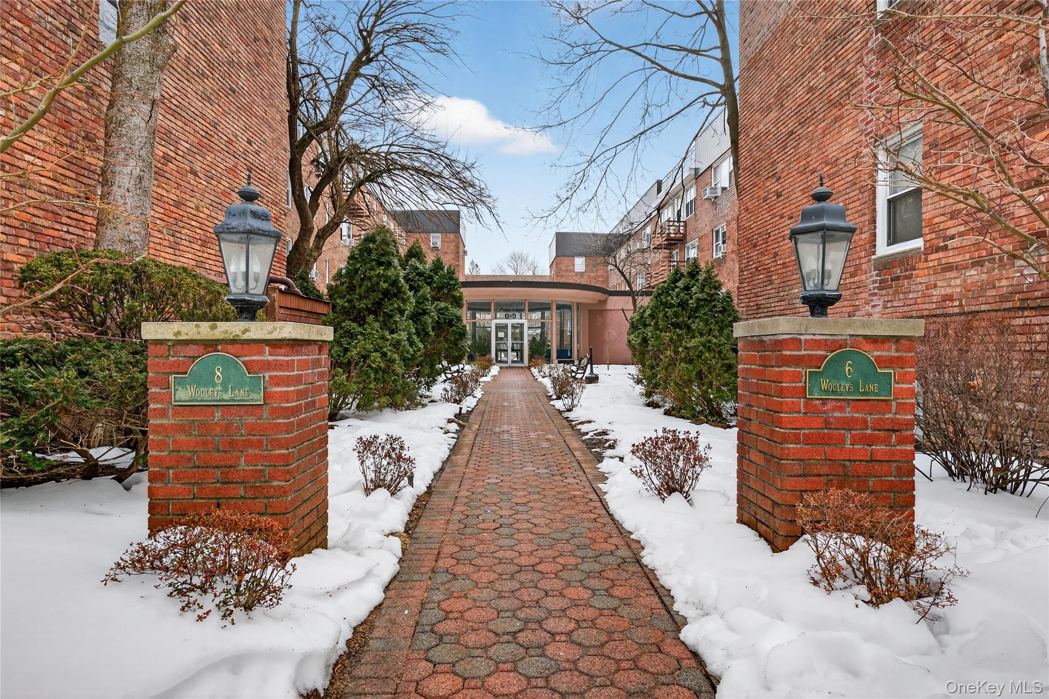 8 Wooleys Lane # Apt B12, Great Neck, NY 11023