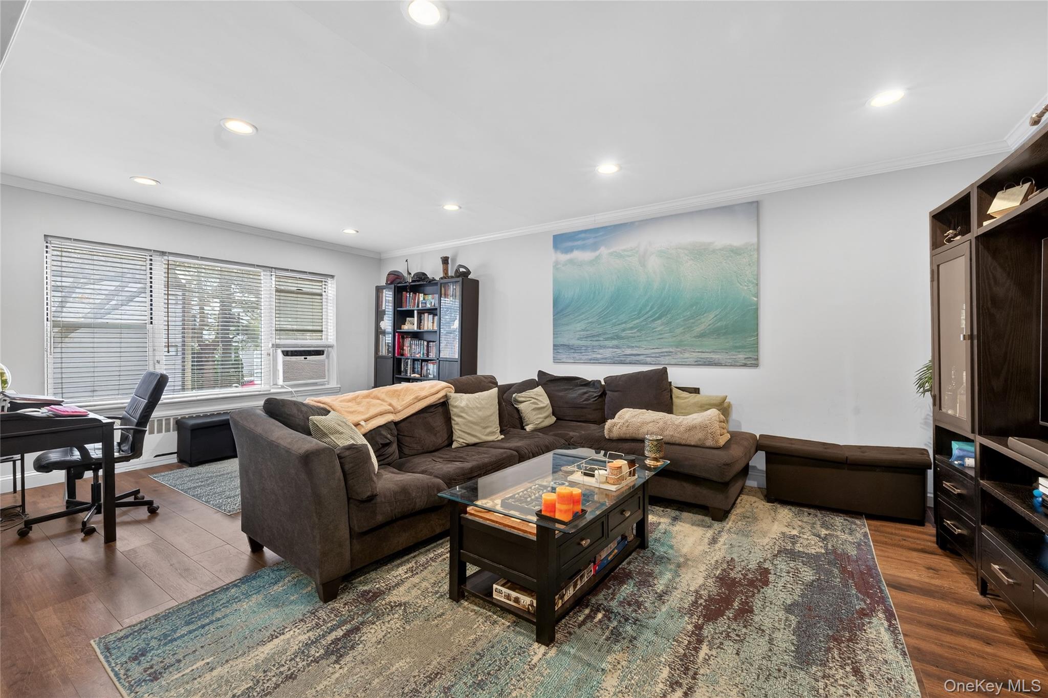 8 Wooleys Lane # Apt B12, Great Neck, NY 11023