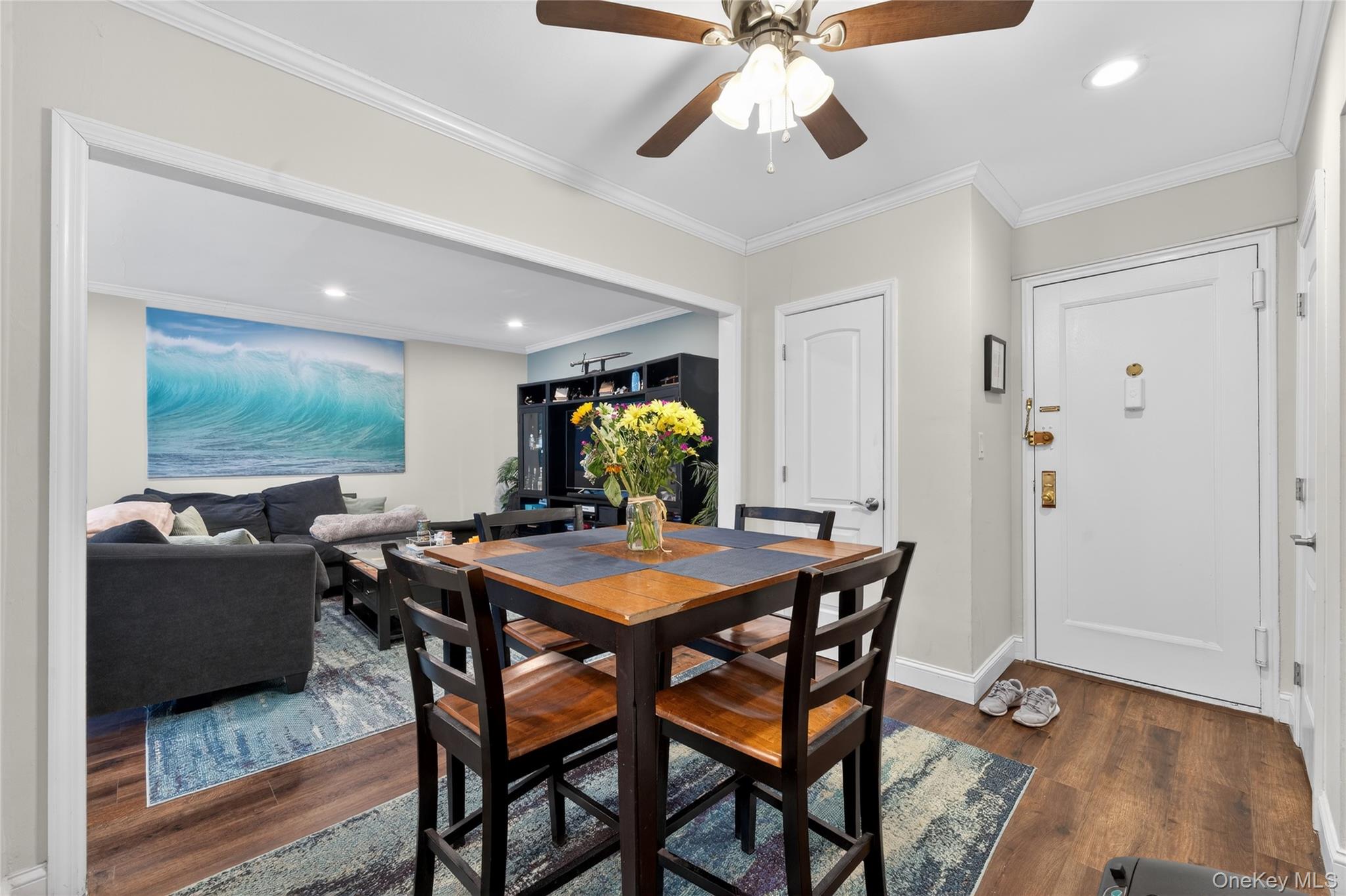 8 Wooleys Lane # Apt B12, Great Neck, NY 11023