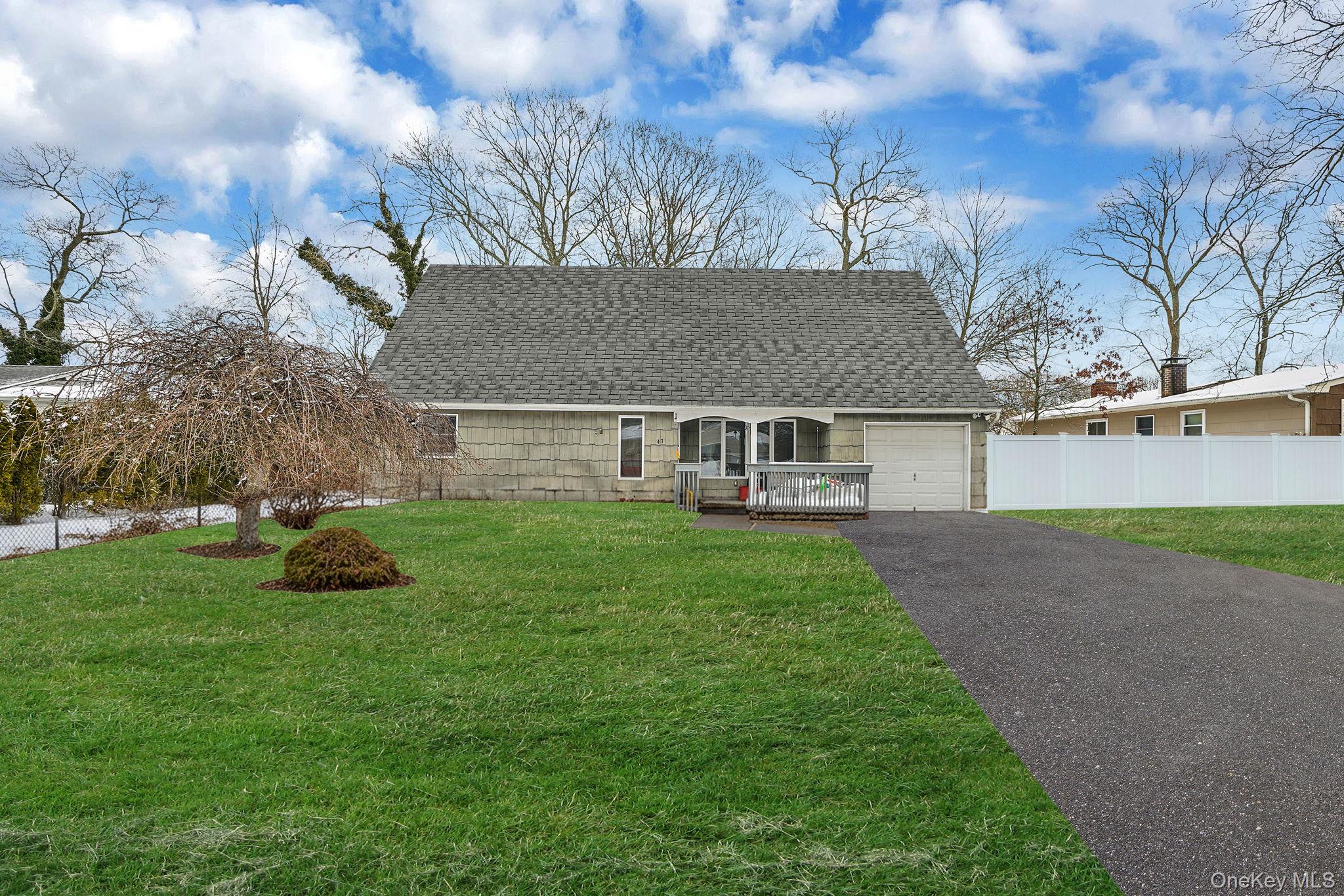 47 Holiday Boulevard, Center Moriches, NY 11934