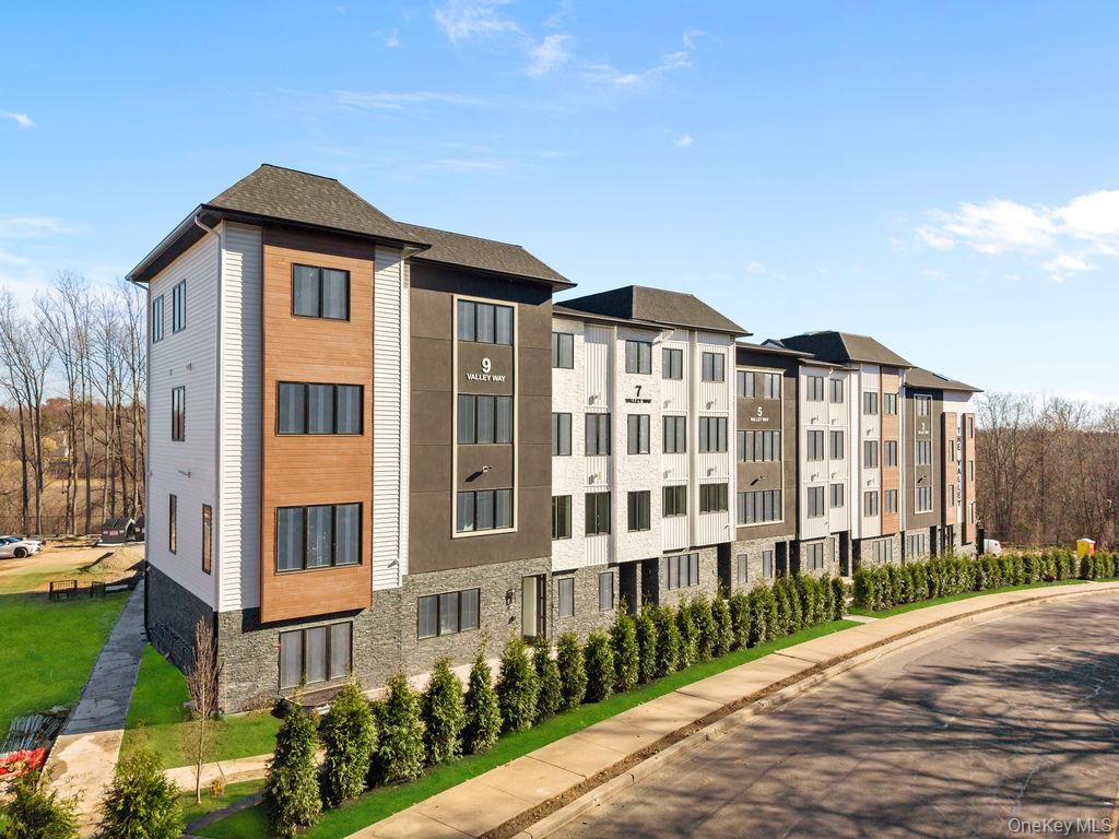 7 Valley Way # 321, Spring Valley, NY 10977
