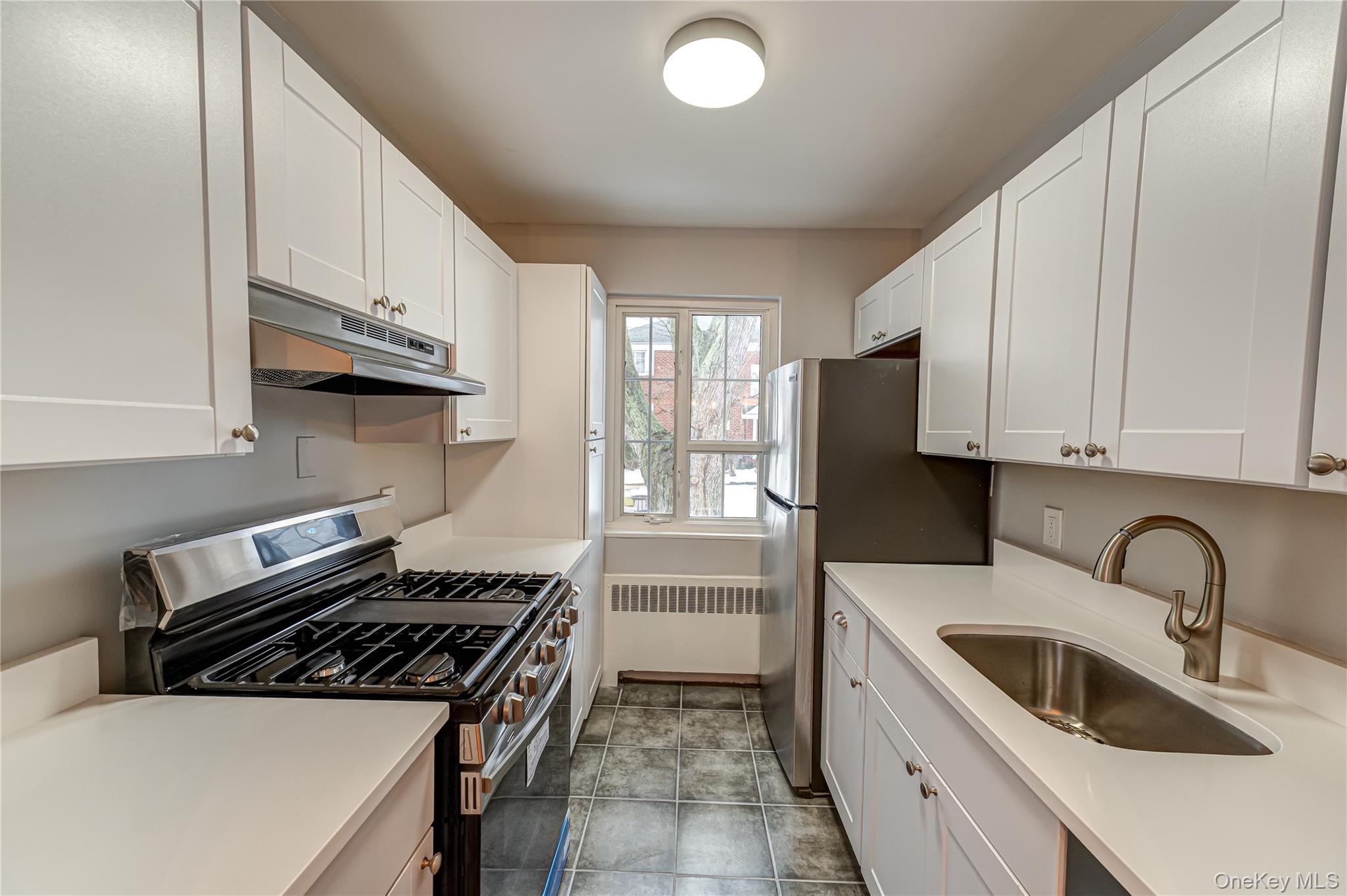 26 Nathan Hale Drive # 75A, Huntington, NY 11743