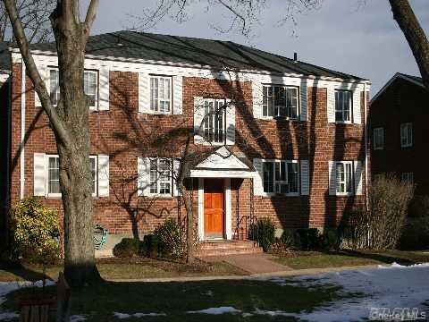 26 Nathan Hale Drive # 75A, Huntington, NY 11743