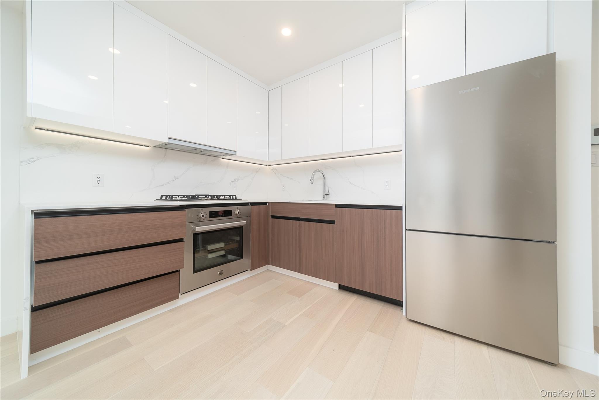 14449 Northern Boulevard # 316, Flushing, NY 11354