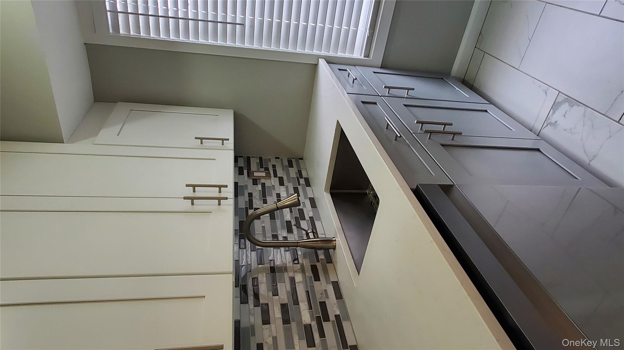 11 Idaho # 11, Coram, NY 11727