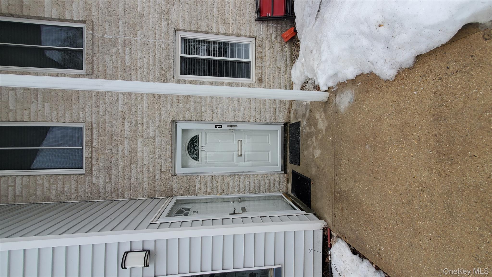 11 Idaho # 11, Coram, NY 11727