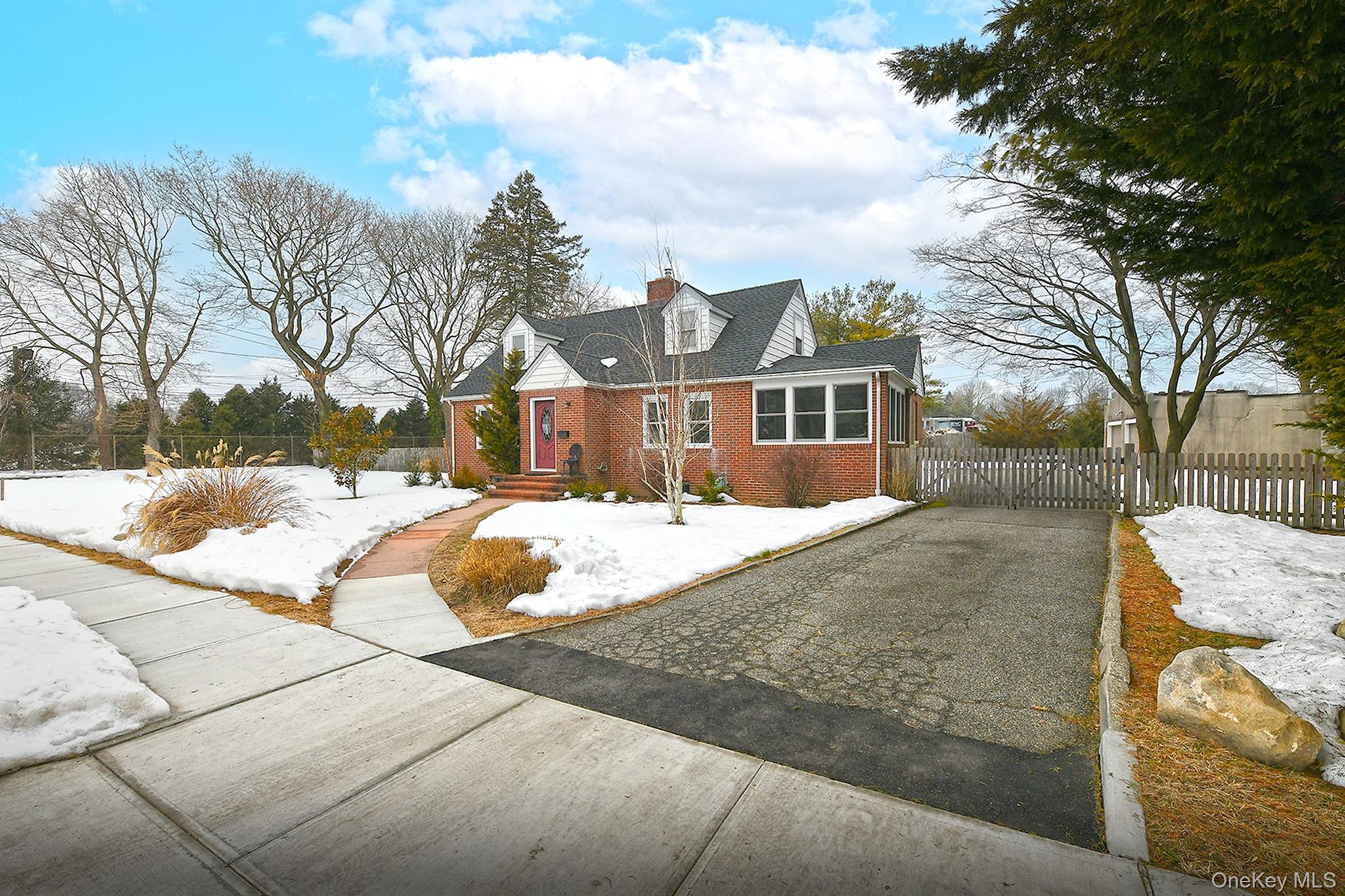 1 Central Street, Greenlawn, NY 11740