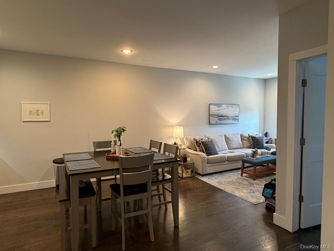 87-89 W Main Street, East Islip, NY 11730