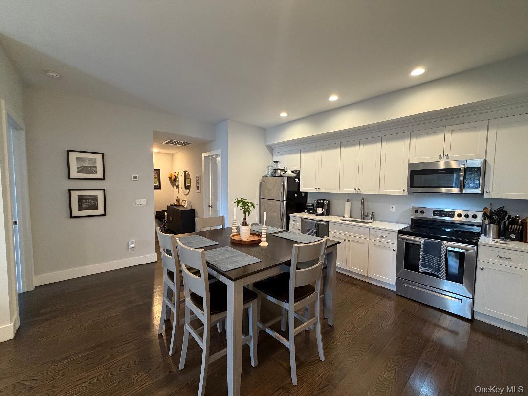 87-89 W Main Street, East Islip, NY 11730