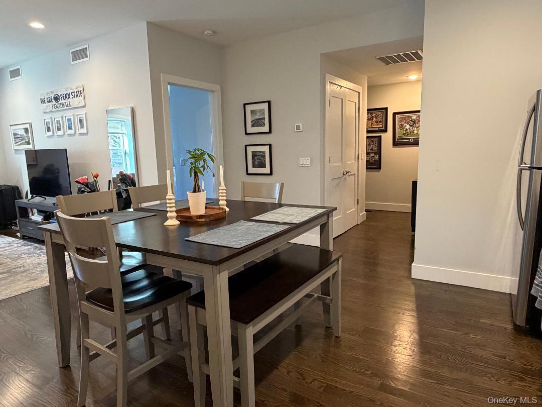 87-89 W Main Street, East Islip, NY 11730