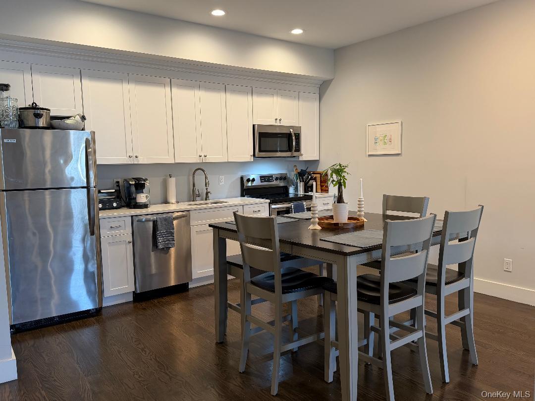 87-89 W Main Street, East Islip, NY 11730