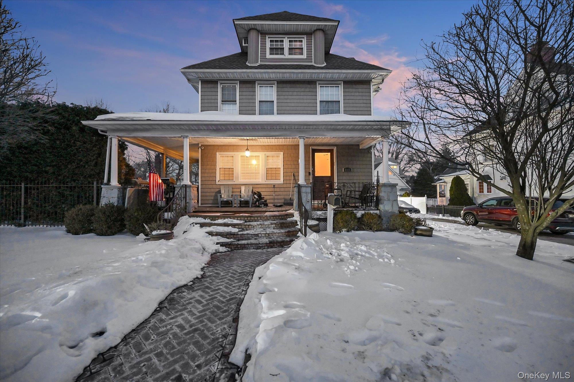 8405 112th Street, Richmond Hill, NY 11418