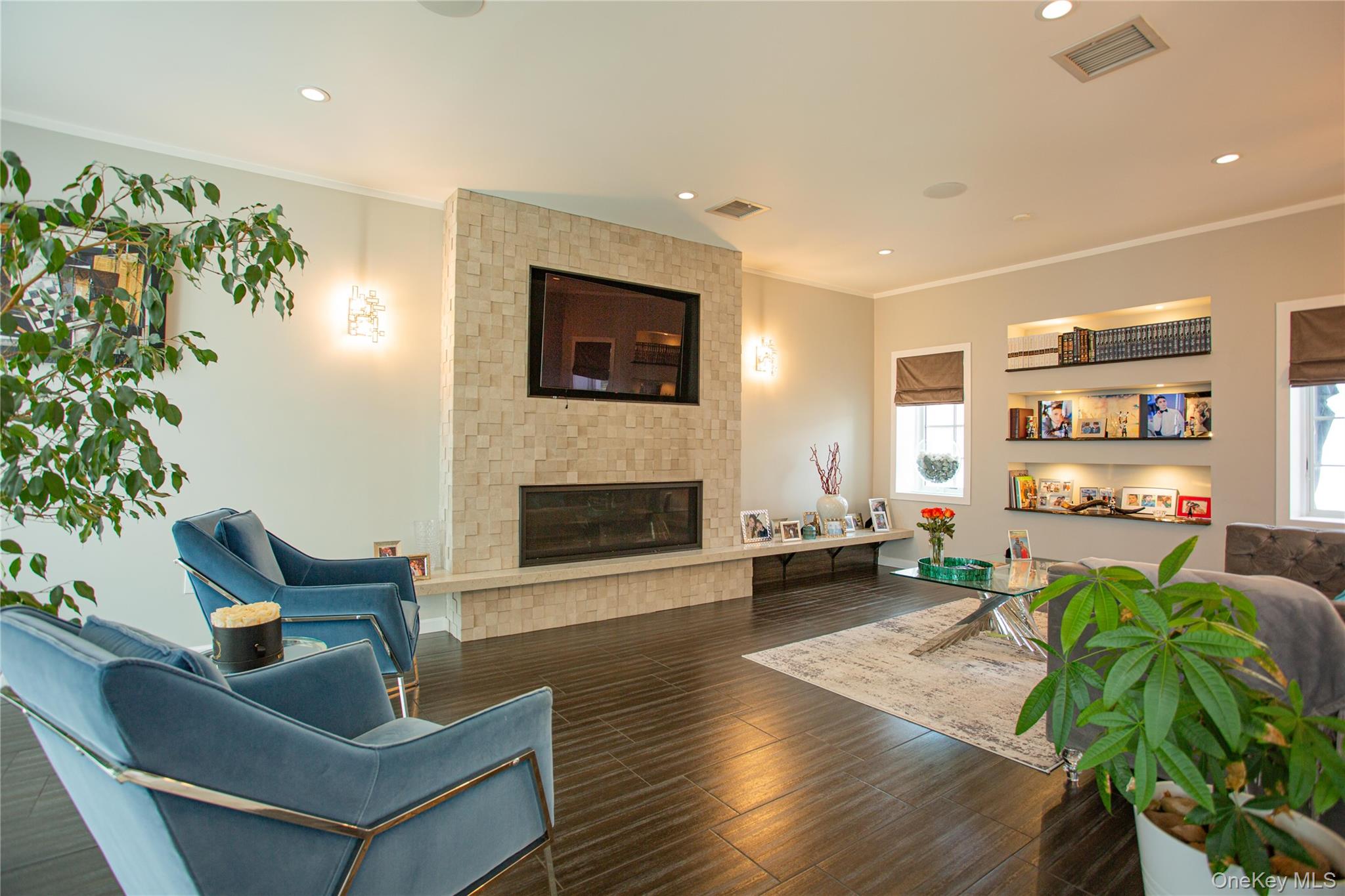 165 W Walnut Street, Long Beach, NY 11561