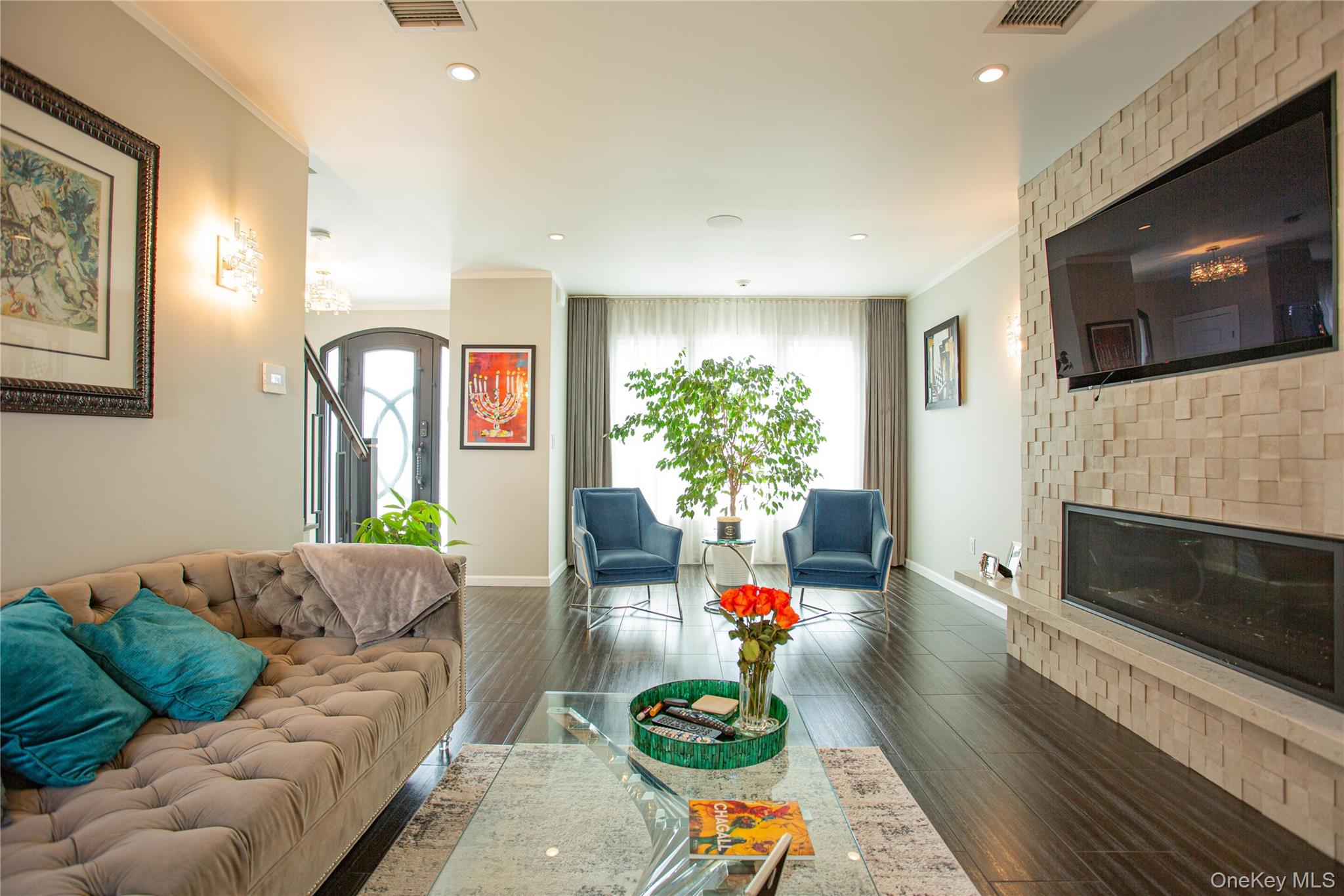 165 W Walnut Street, Long Beach, NY 11561