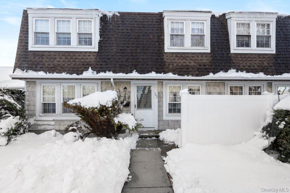 120 Whalers Cove # 120, Babylon, NY 11702