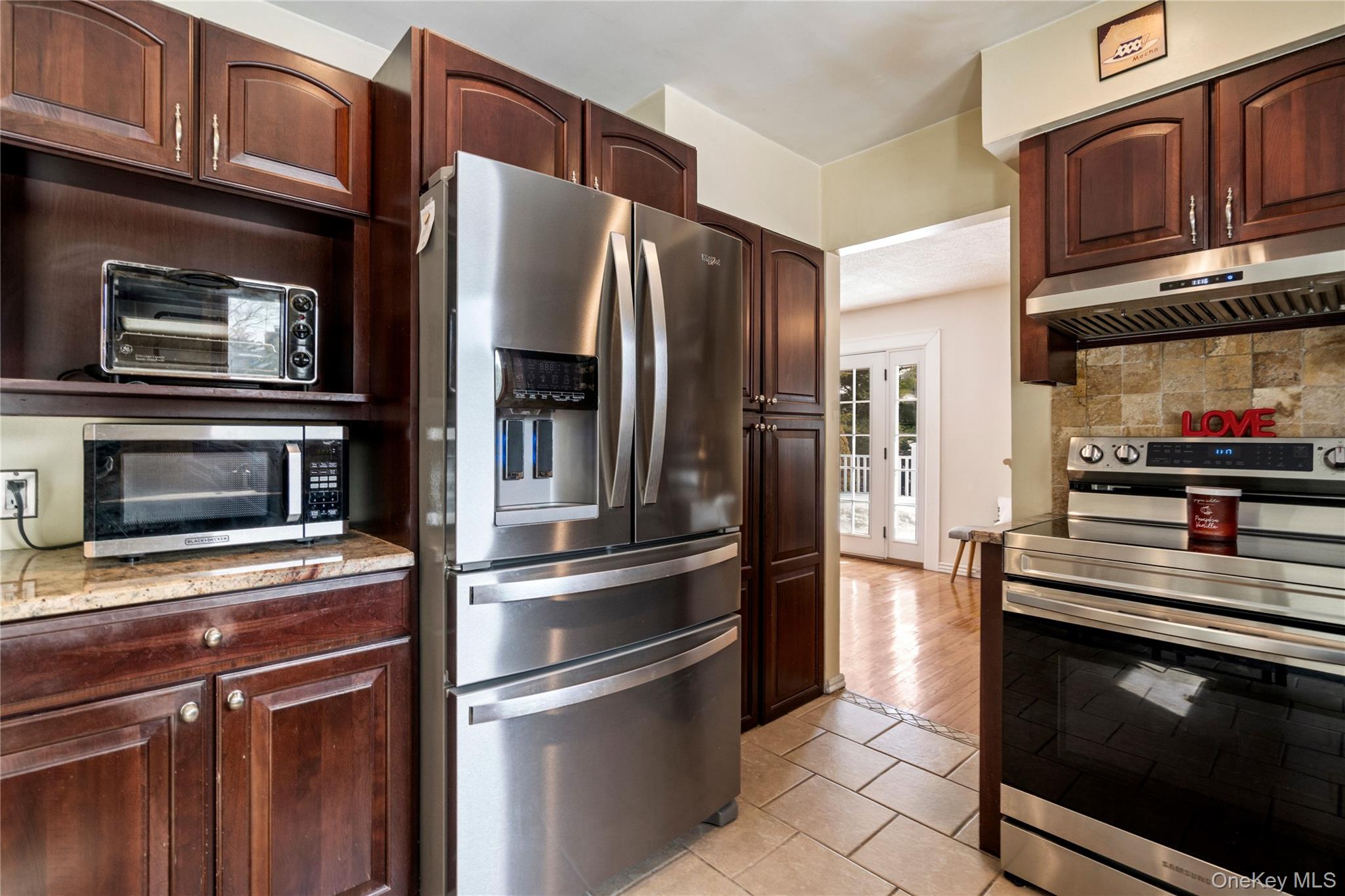 25 State Place, Huntington, NY 11743