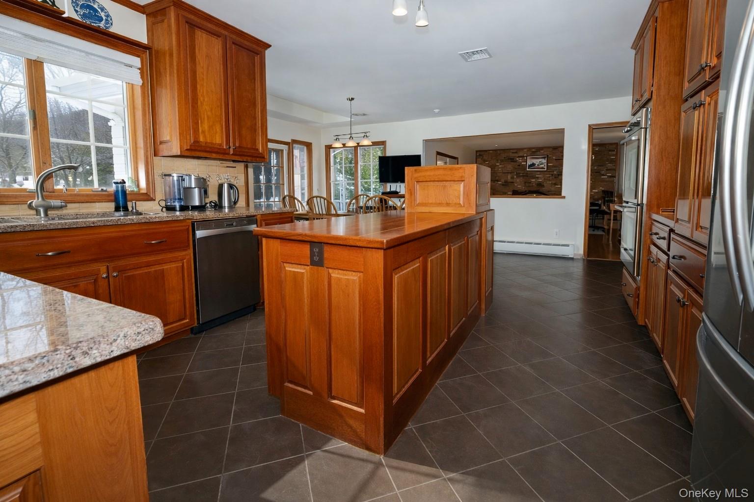 3 Danielle Court, Montebello, NY 10901