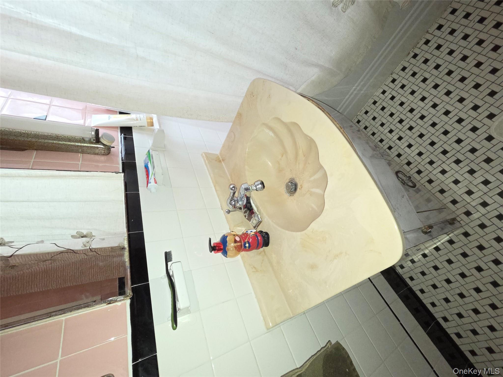 208 S Grand Avenue, Poughkeepsie, NY 12603