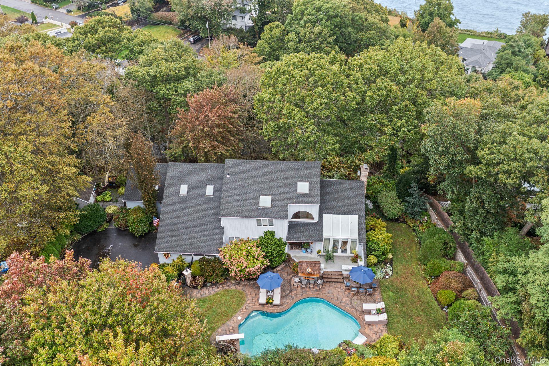 6 Bluffview Court, Miller Place, NY 11764