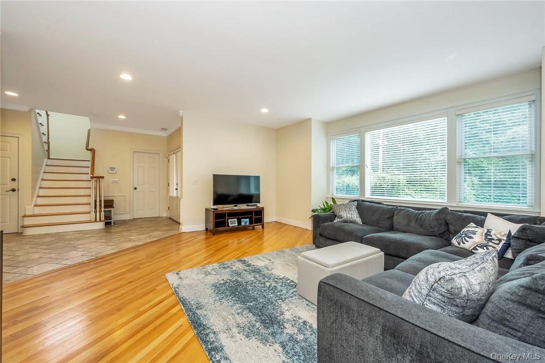 696 Ridgeway, White Plains, NY 10605