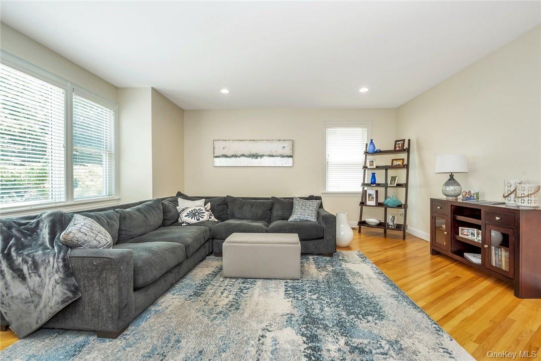 696 Ridgeway, White Plains, NY 10605