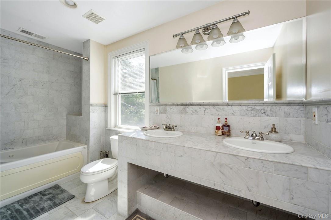 696 Ridgeway, White Plains, NY 10605