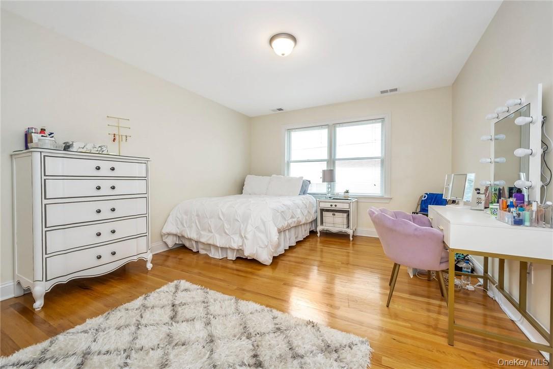 696 Ridgeway, White Plains, NY 10605