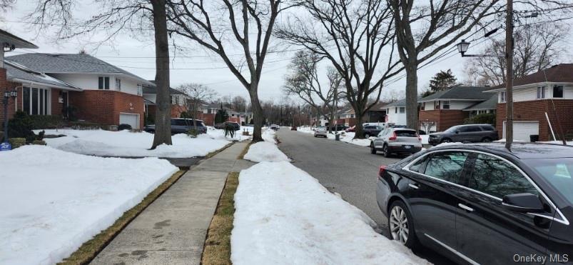 25 Pinetree Road, Westbury, NY 11590