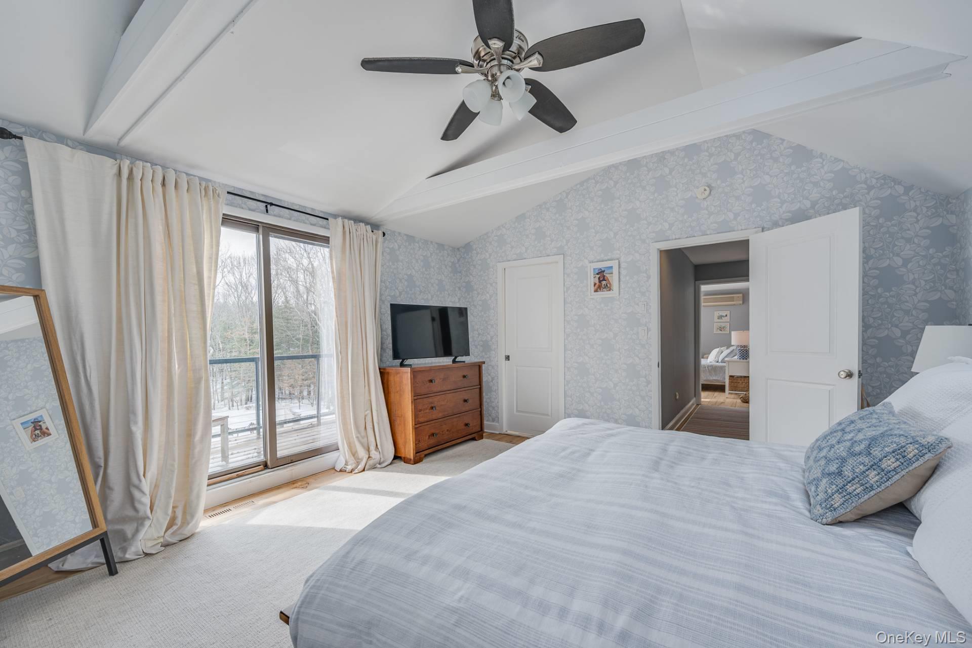 40 W Trail Road, Southampton, NY 11968