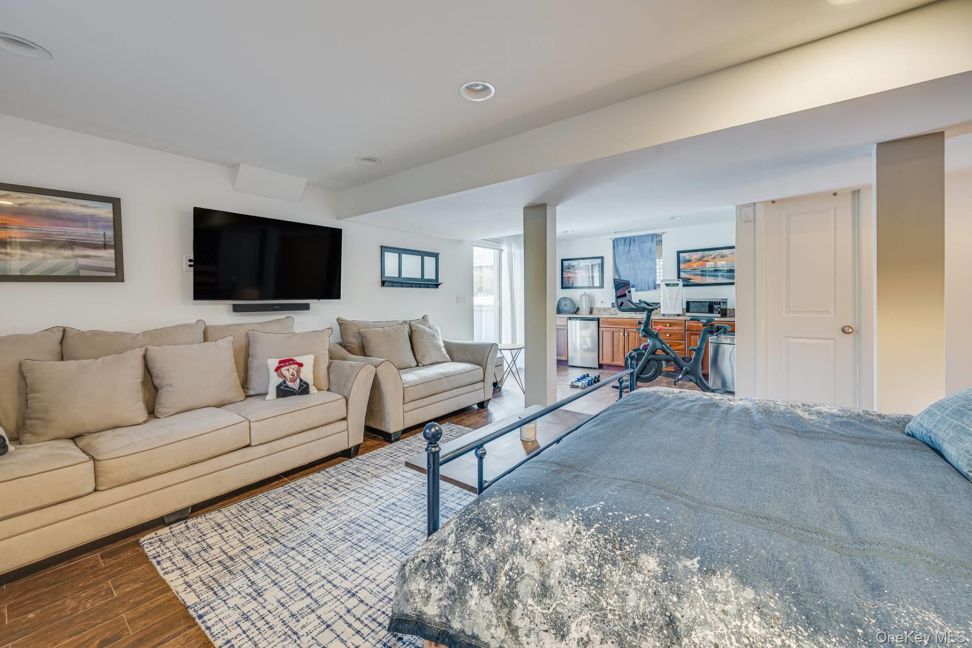 40 W Trail Road, Southampton, NY 11968