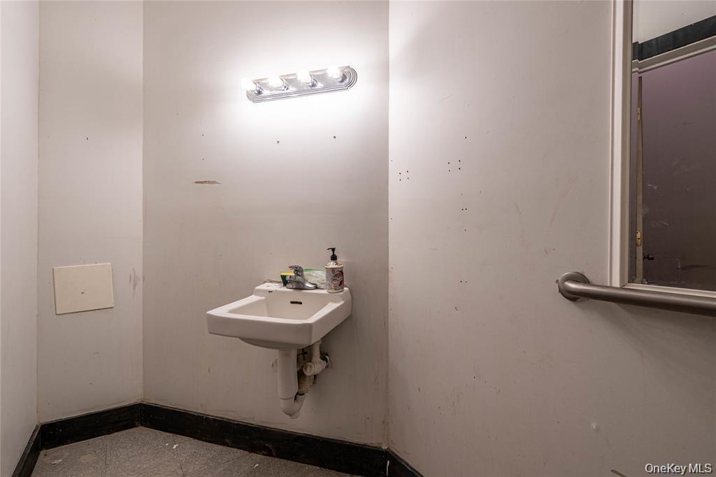 8 State Route 17M, Monroe, NY 10950