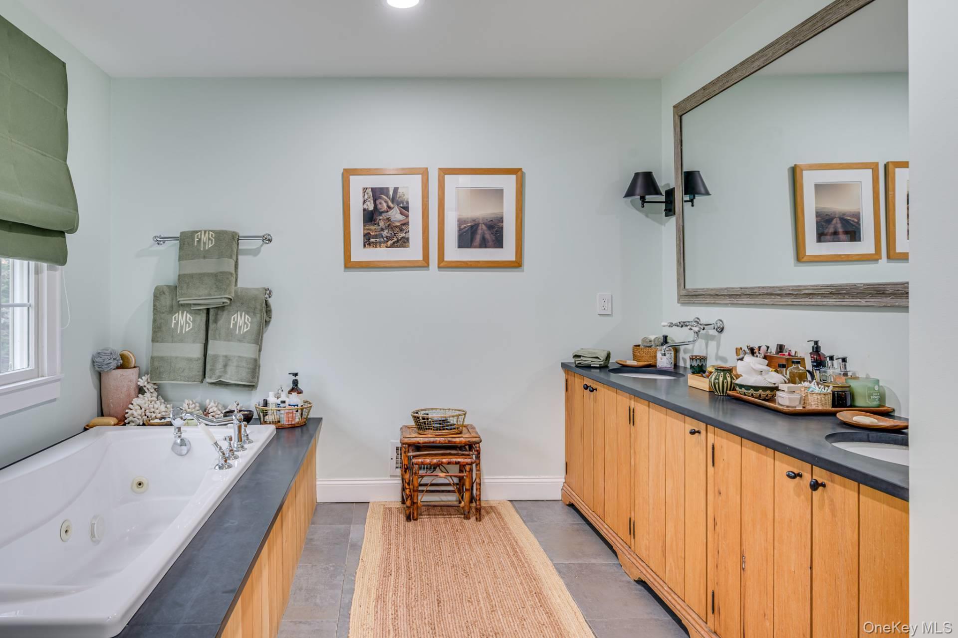 19 Spinnaker Way, Southampton, NY 11968