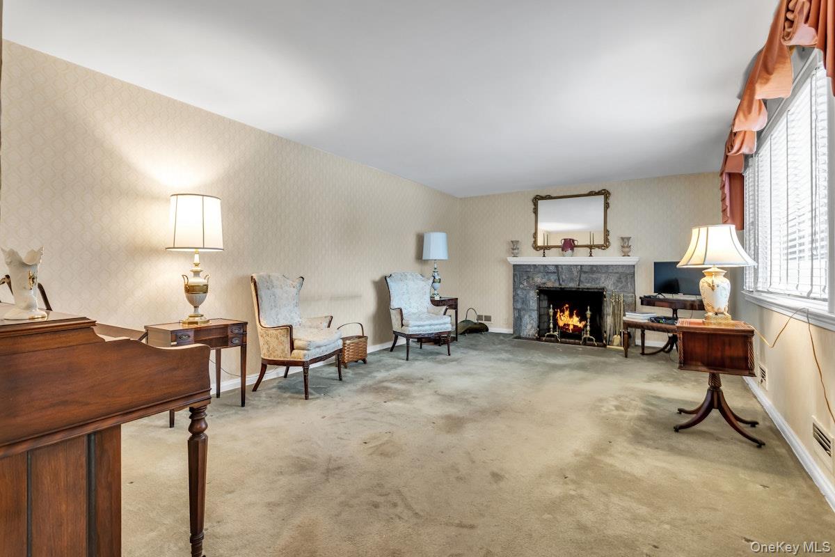 409 Titus Way, East Williston, NY 11596