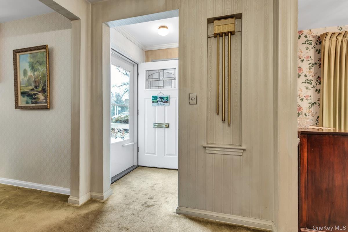 409 Titus Way, East Williston, NY 11596