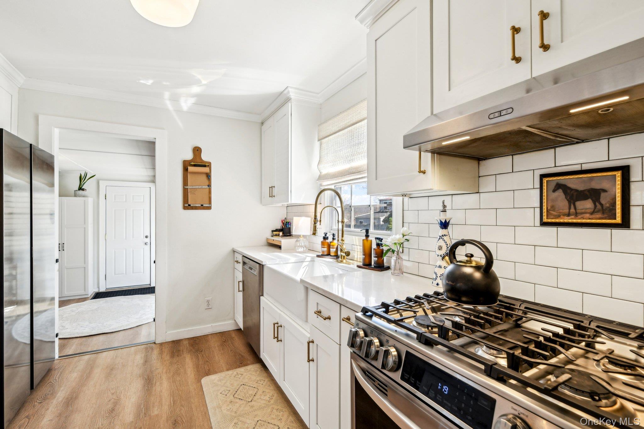 4 Jeffrey Lane, Setauket, NY 11733