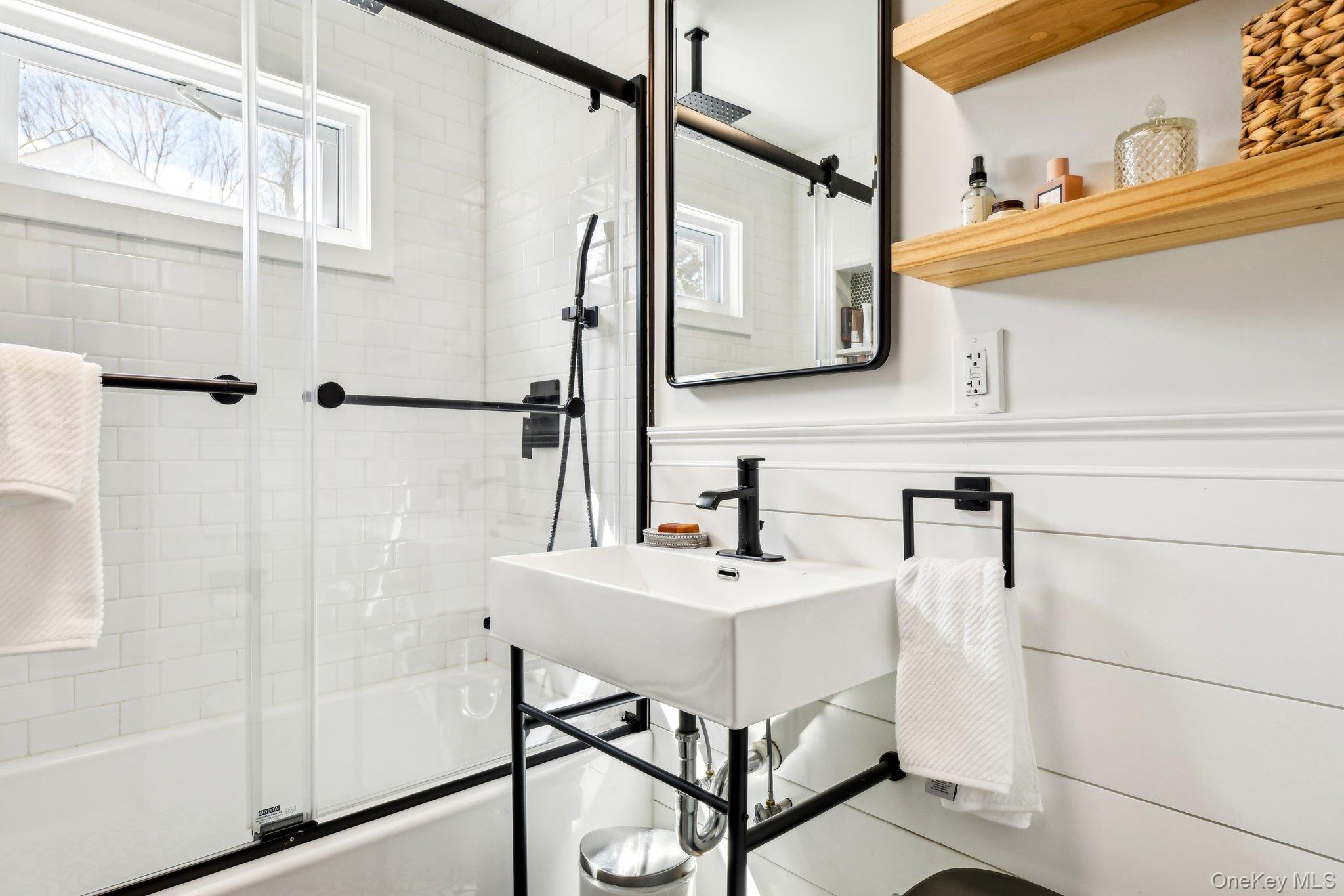 4 Jeffrey Lane, Setauket, NY 11733