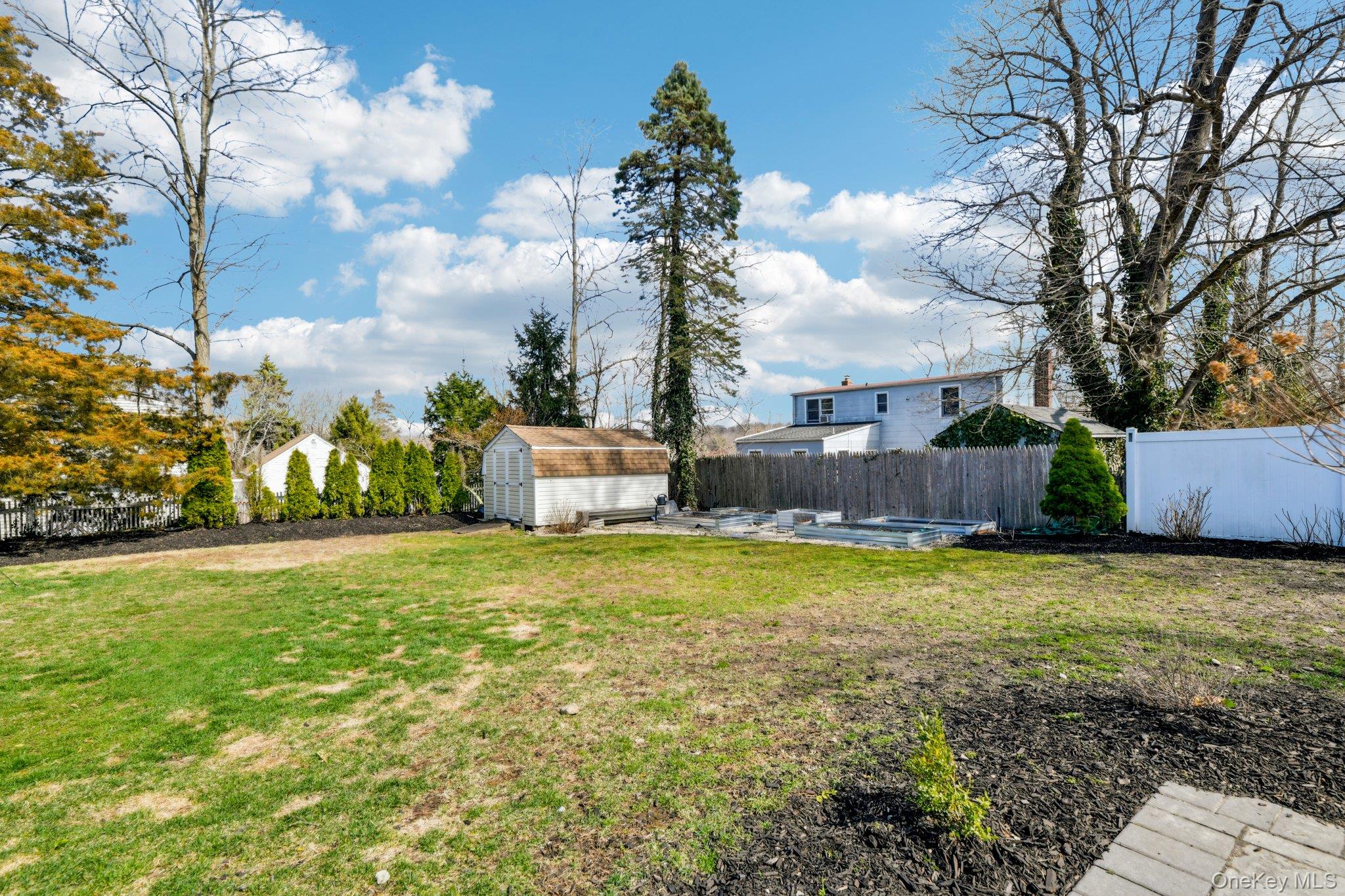 4 Jeffrey Lane, Setauket, NY 11733