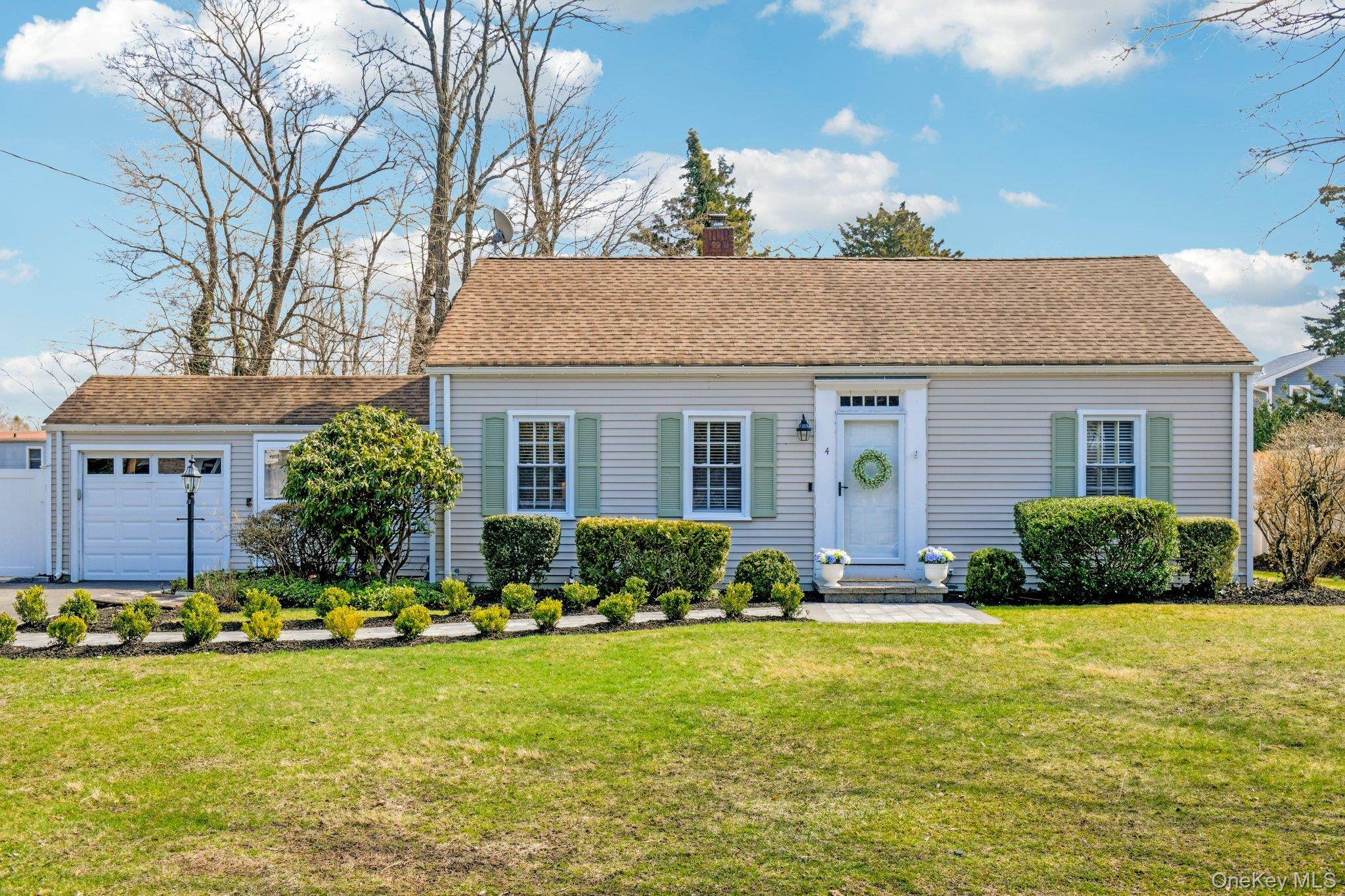 4 Jeffrey Lane, Setauket, NY 11733