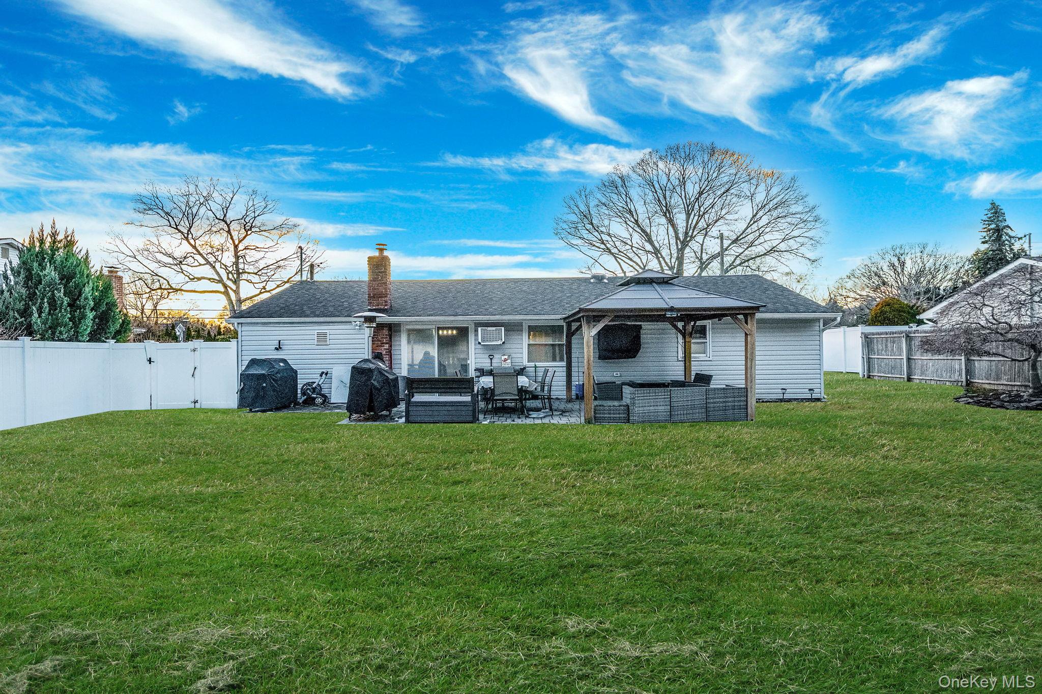 9 Allegheny Drive E, Farmingville, NY 11738