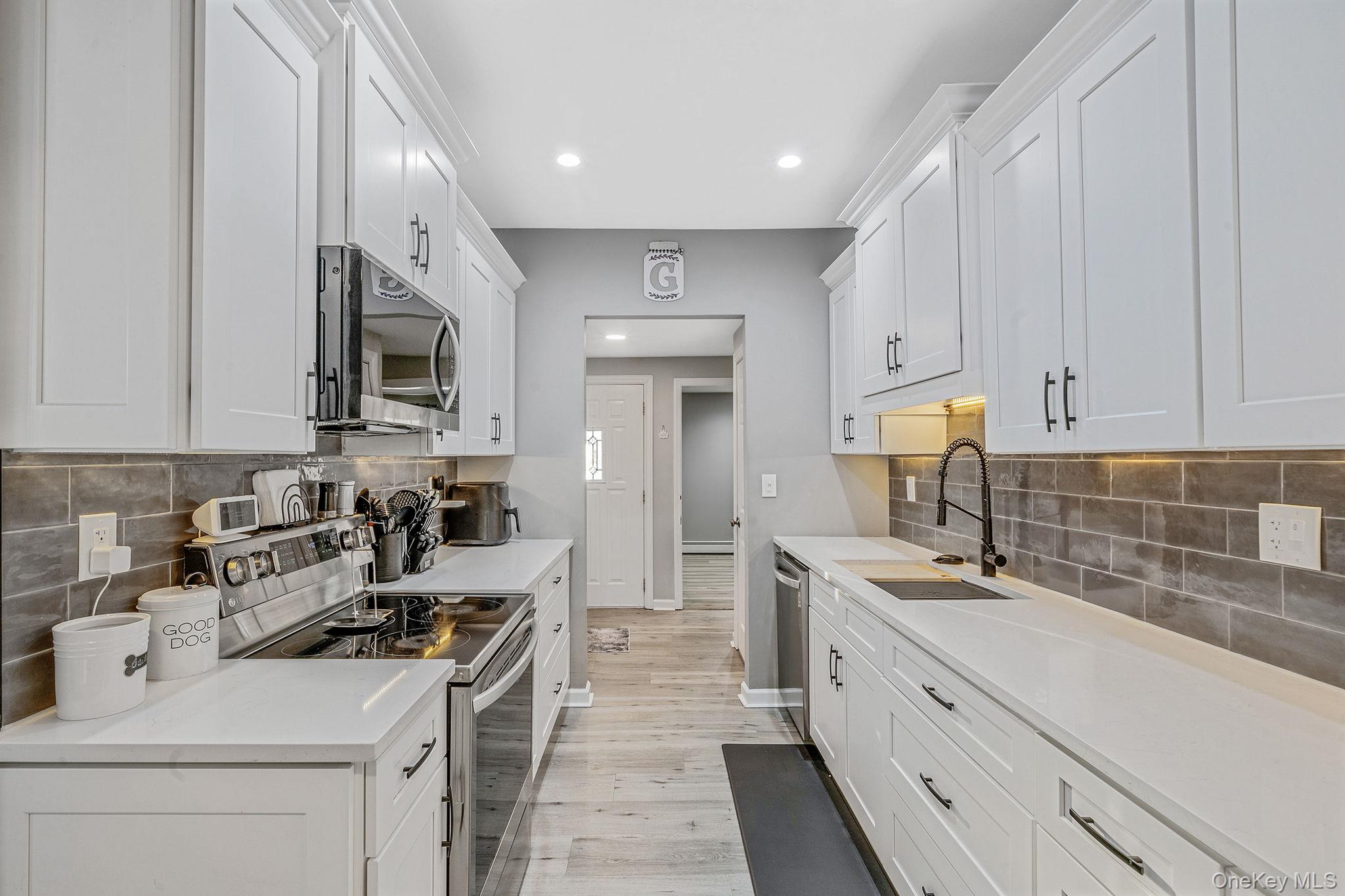 9 Allegheny Drive E, Farmingville, NY 11738