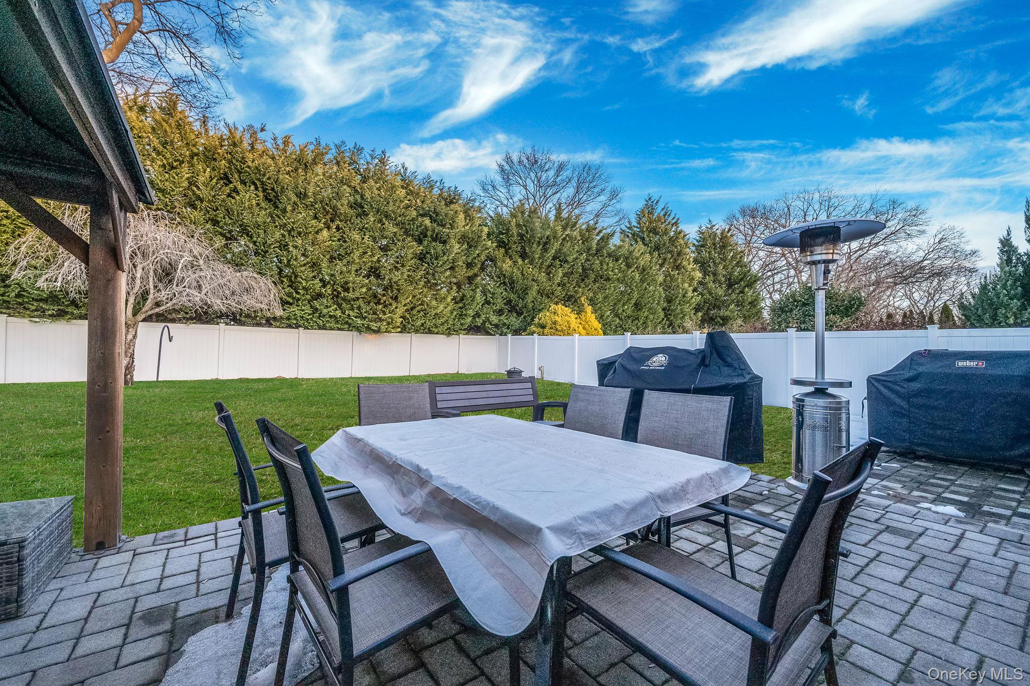 9 Allegheny Drive E, Farmingville, NY 11738