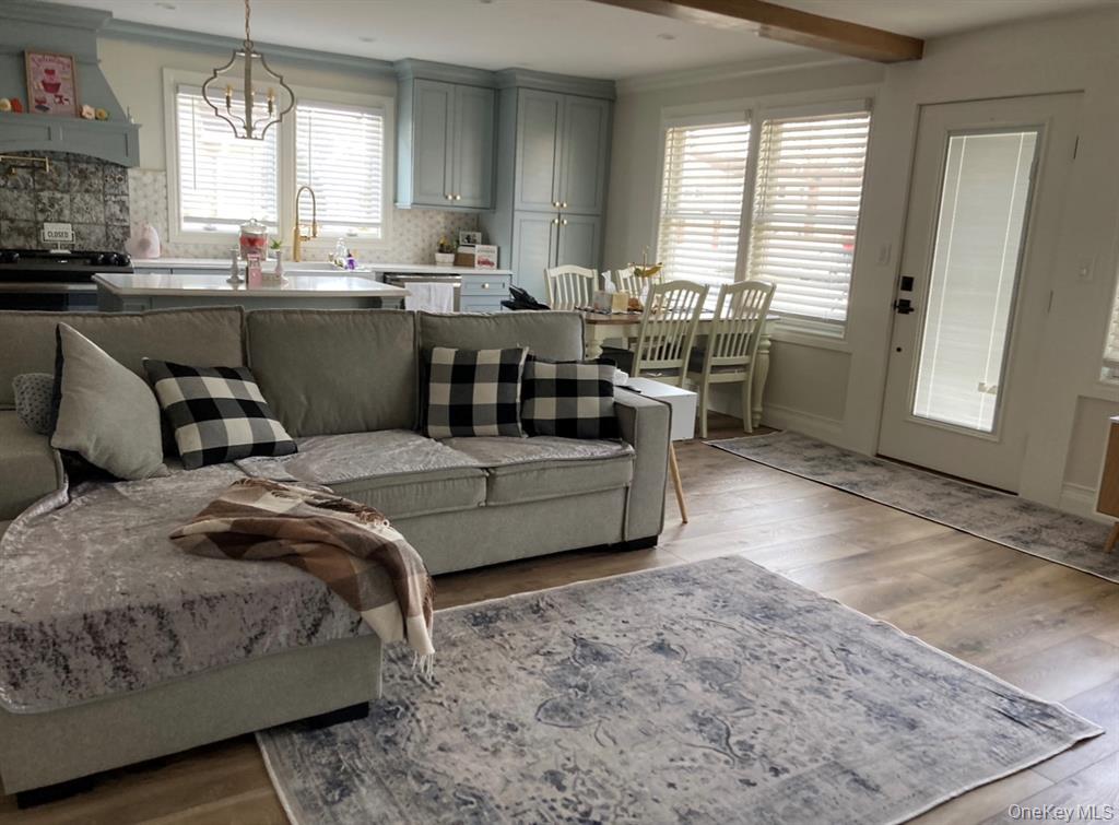 286 Beachview Street # B, Copiague, NY 11726